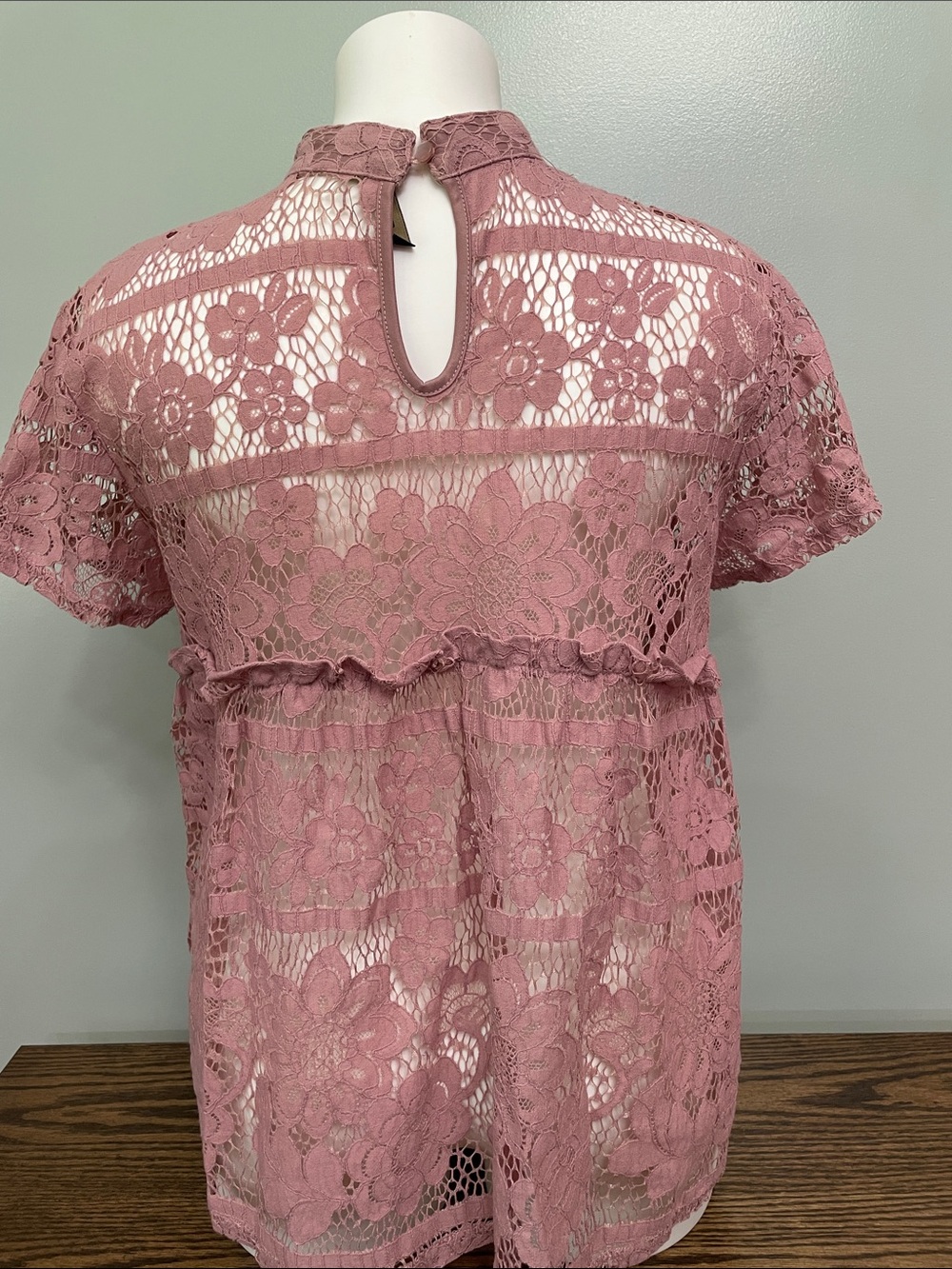 Women’s XL, Romantic Dusty Rose Lace Mock Neck Blouse. - Picture 2 of 4